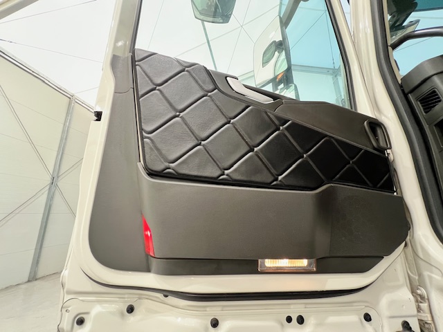 Volvo FH 500 6×2 Sleeper Cab Tractor Unit