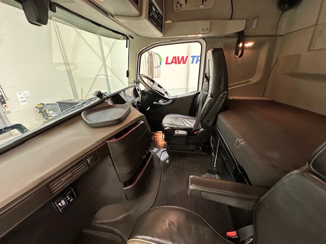 Volvo FH 500 6×2 Midlift Tractor Unit