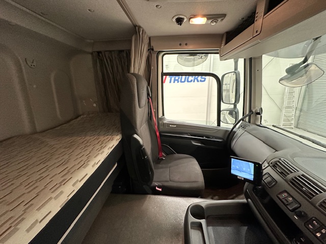 DAF CF 370 6×2 Sleeper Cab Fridge Box