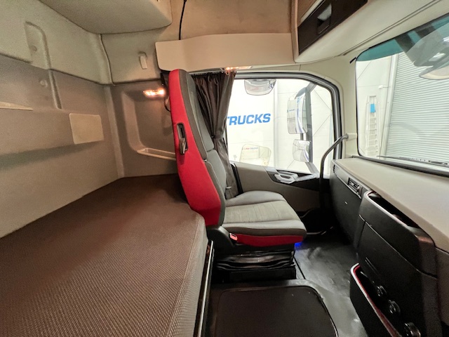 Volvo FH 460 6×2 Midlift Tractor Unit
