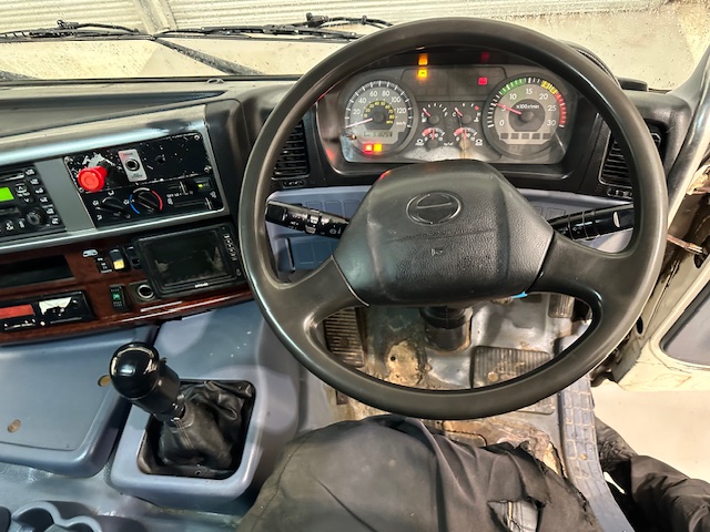 Hino 700 3241 8×4 Sleeper Cab Steel Tipper Grab