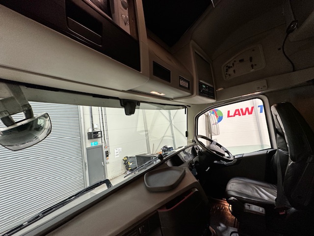 Volvo FH 500 6×2 Midlift Tractor Unit
