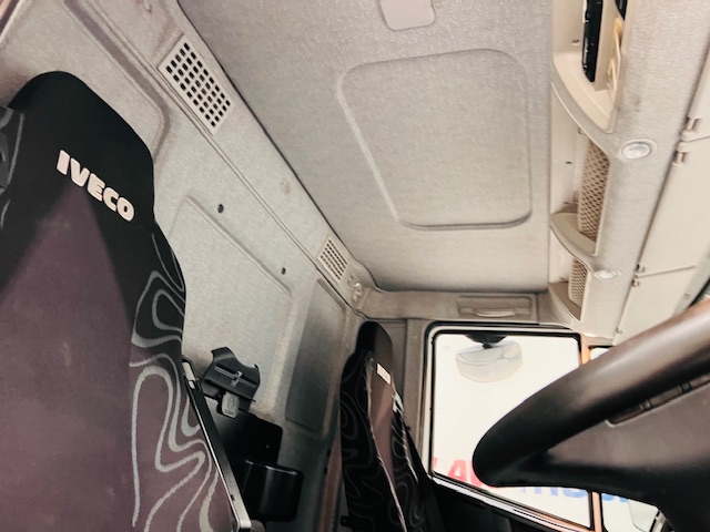 Iveco Stralis 310 Euro 6 6×2 Dropside Brick Grab