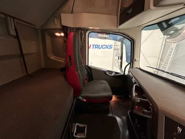 Volvo FH 500 6×2 Globetrotter XL Midlift Tractor Unit