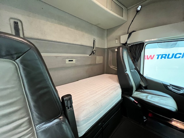 Volvo FH 500 6×2 Midlift Tractor Unit