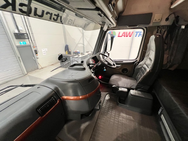 Volvo FH 480 6×2 Rear Lift Tractor Unit