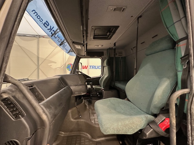 Volvo FH12 420 4×2 Caravan Transporter