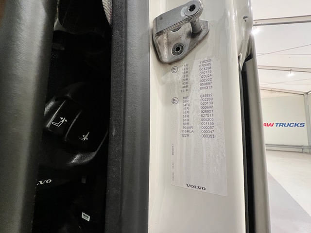 Volvo FH 500 6×2 Sleeper Cab Tractor Unit