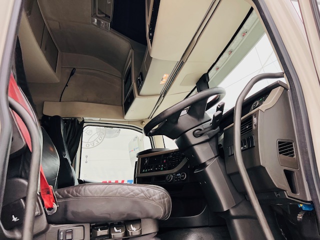 Volvo FH 500 6×2 Midlift Tractor Unit
