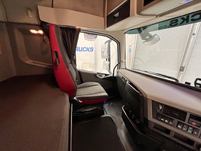 Volvo FH 460 6×2 Midlift Tractor Unit