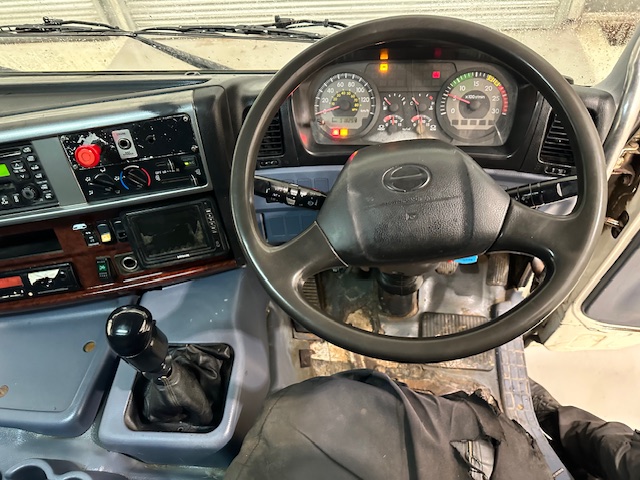 Hino 700 3241 8×4 Sleeper Cab Steel Tipper Grab