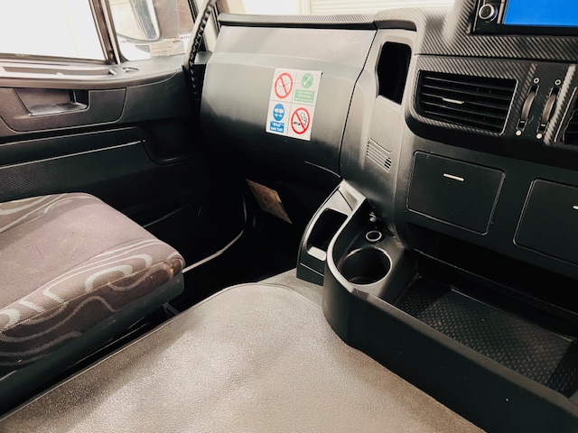 Iveco Stralis 310 Euro 6 6×2 Flatbed Brick Grab