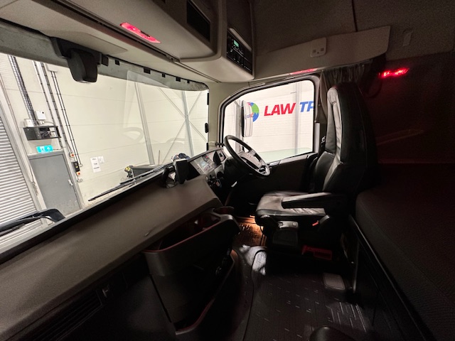 Volvo FH 500 6×2 Midlift Tractor Unit