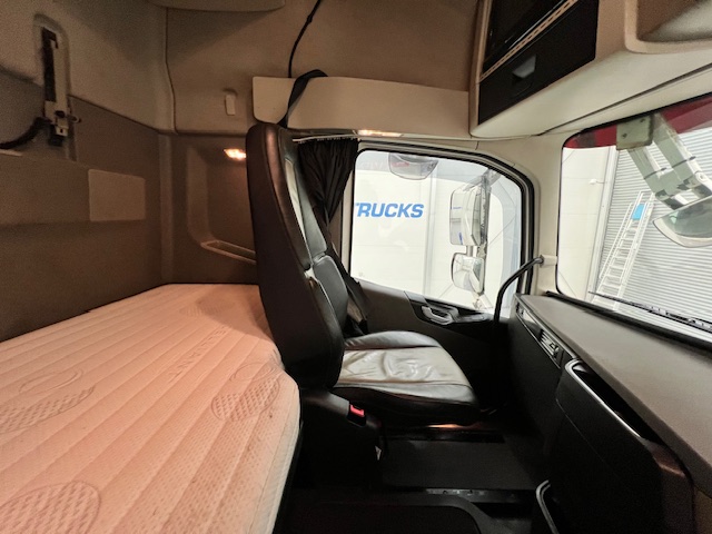 Volvo FH 500 6×2 Midlift Tractor Unit