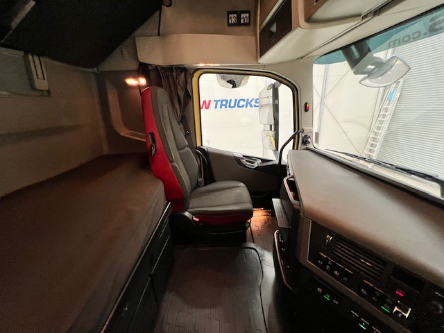 Volvo FH 500 6×2 Sleeper Cab Midlift Tractor Unit