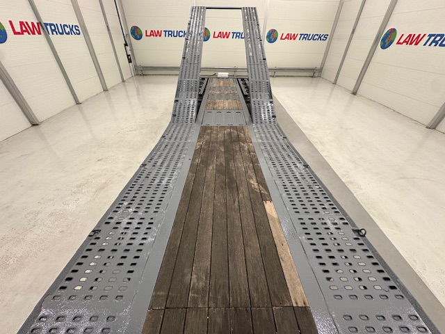 SDC Tri Axle Kicker Vehicle Carrier Lowloader