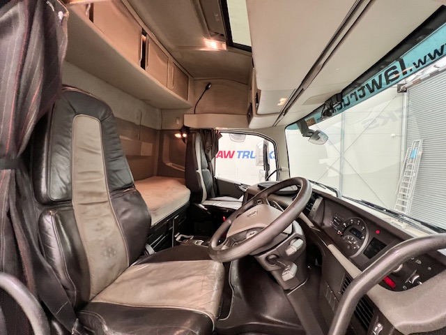 Volvo FH 500 6×2 Midlift Tractor Unit
