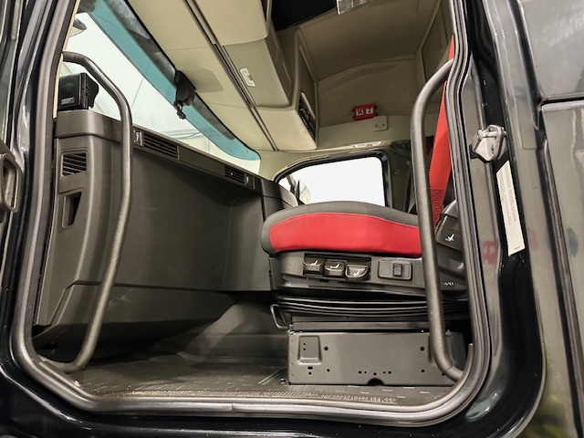 Volvo FH 500 6×2 Midlift Tractor Unit