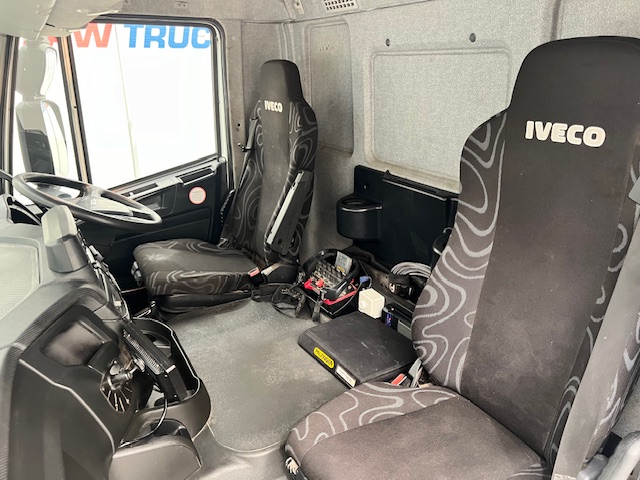 Iveco Stralis 310 6×2 Dropside Brick Grab