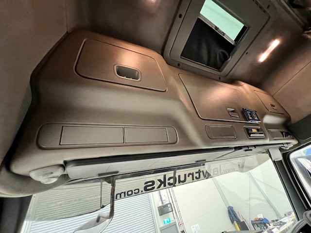 Volvo FH 480 6×2 Rear Lift Tractor Unit