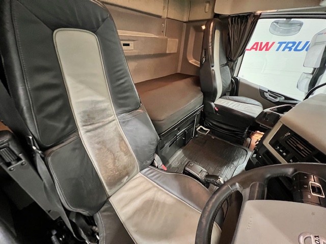 Volvo FH 500 6×2 Sleeper Cab Tractor Unit PTO