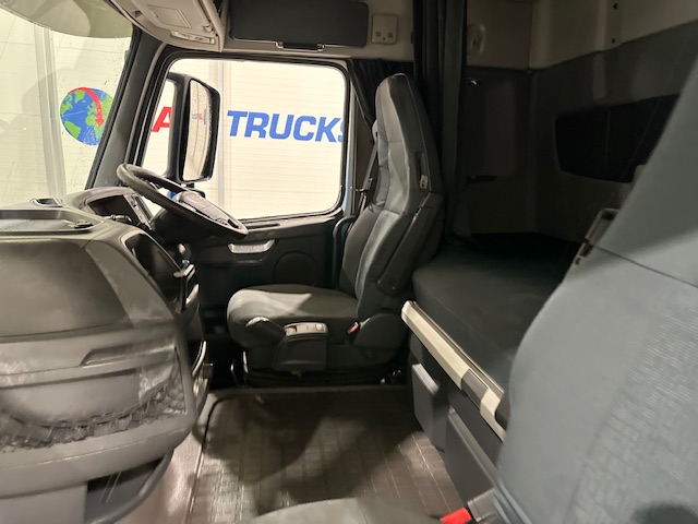 Volvo FH 460 6×2 Sleeper Cab Tractor Unit