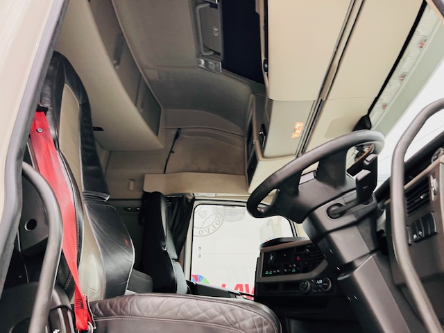 Volvo FH 500 6×2 Midlift Tractor Unit