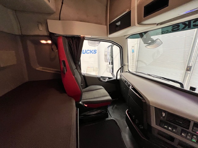 Volvo FH 460 6×2 Midlift Tractor Unit