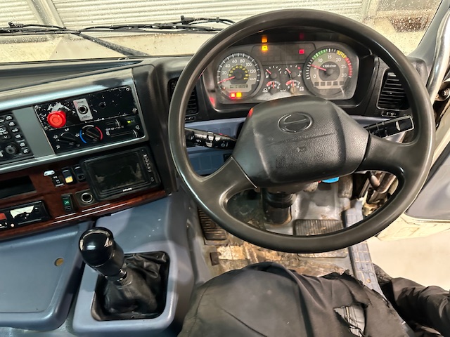 Hino 700 3241 8×4 Sleeper Cab Steel Tipper Grab