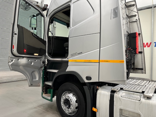 Volvo FH 500 6×2 Midlift Tractor Unit