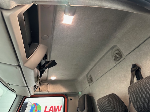 DAF LF 220 Day Cab Dropside Brick Grab