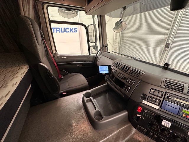 DAF CF 370 6×2 Sleeper Cab Fridge Box