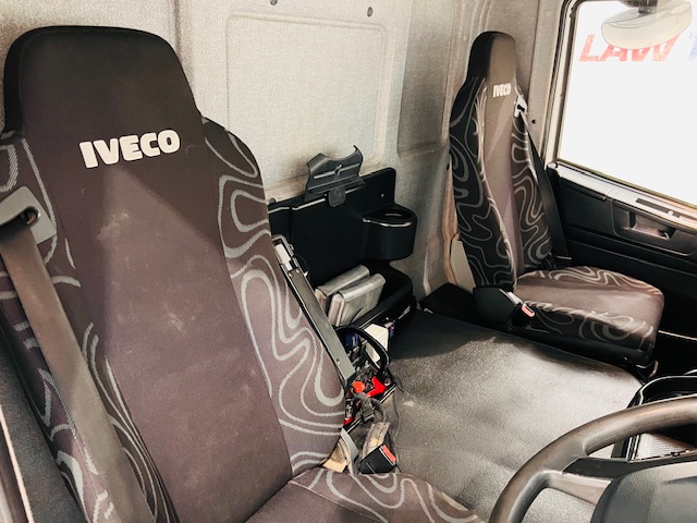 Iveco Stralis 310 Euro 6 6×2 Dropside Brick Grab
