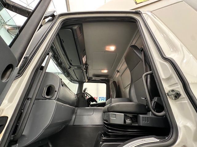 Scania P280 6×2 Rear Lift Day Cab Fridge Box