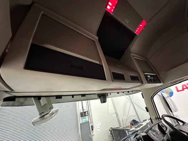 Volvo FH 500 6×2 Midlift Tractor Unit