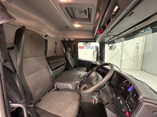 Scania P370 8×4 Sleeper Cab Skip Loader