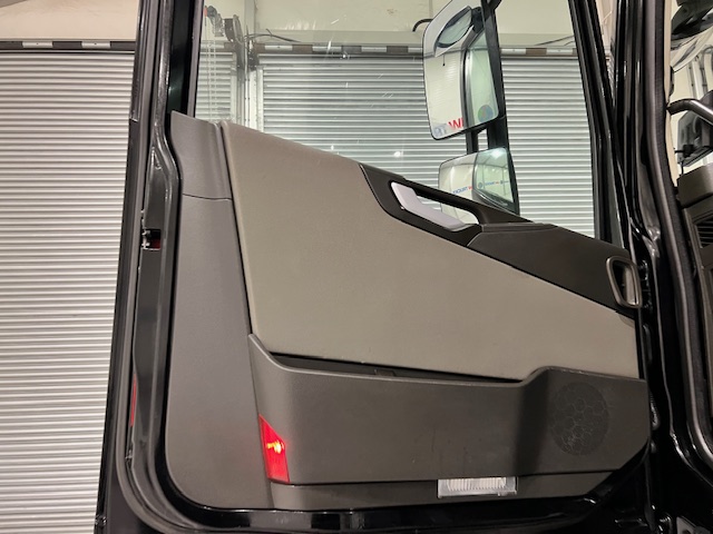 Volvo FH 500 6×2 Midlift Tractor Unit