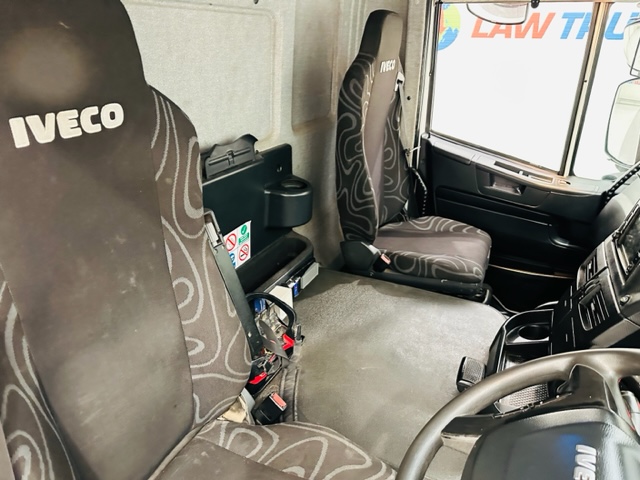 Iveco Stralis 310 6×2 Dropside Brick Grab