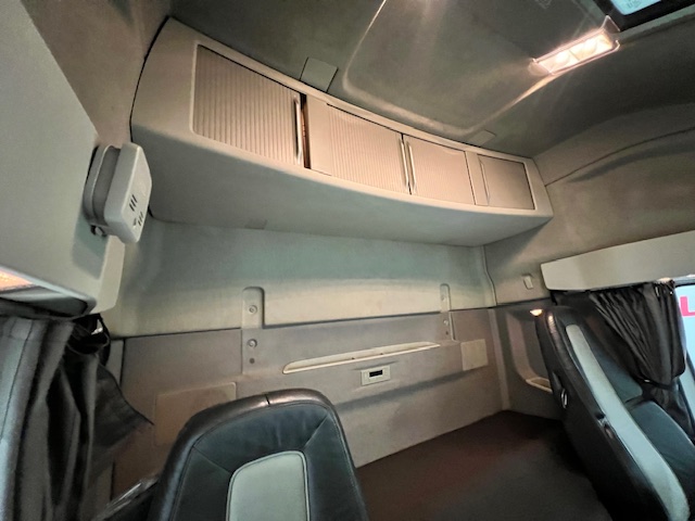 Volvo FH 500 6×2 Sleeper Cab Tractor Unit PTO