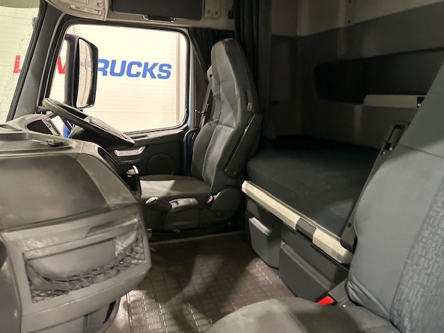 Volvo FH 460 6×2 Sleeper Cab Tractor Unit