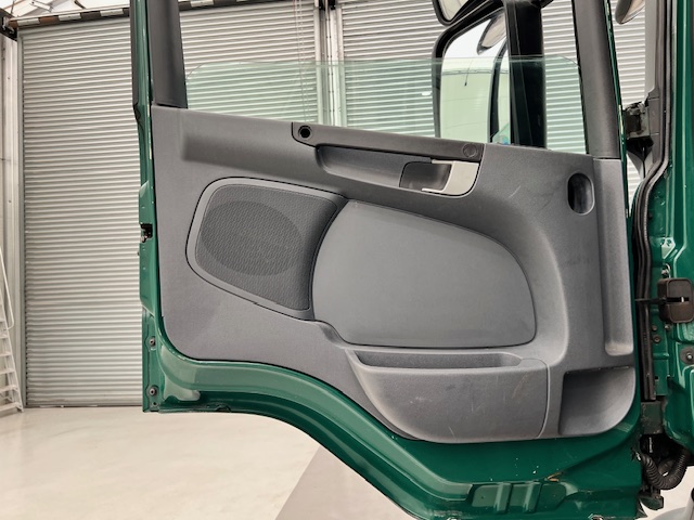 Scania P250 4×2 Sleeper Cab Box Van