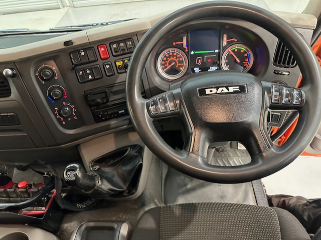 DAF LF 220 Day Cab Dropside Brick Grab