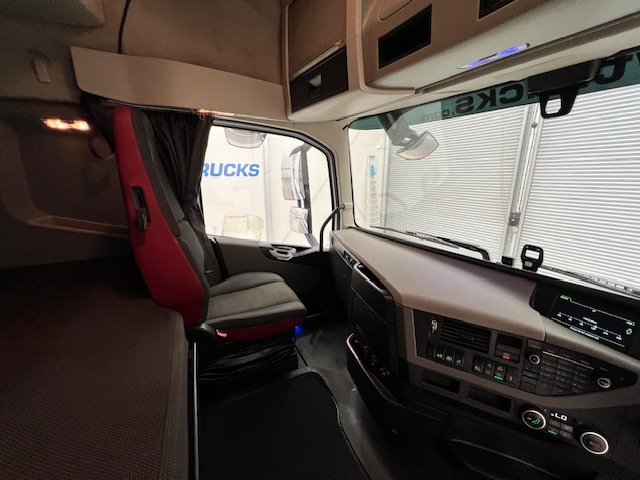 Volvo FH 460 6×2 Midlift Tractor Unit