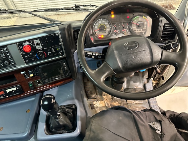 Hino 700 3241 8×4 Sleeper Cab Steel Tipper Grab