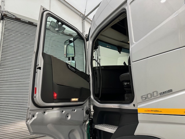 Volvo FH 500 6×2 Midlift Tractor Unit