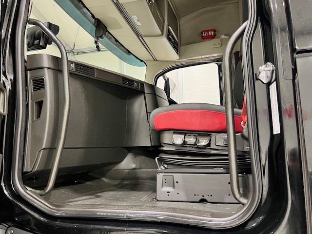 Volvo FH 500 6×2 Midlift Tractor Unit