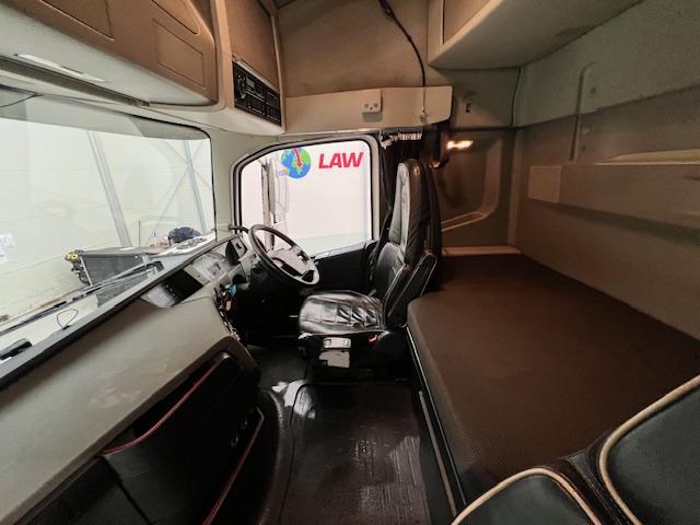 Volvo FH 500 6×2 Midlift Tractor Unit