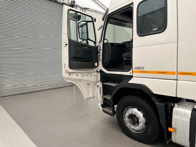 Volvo FH 460 6×2 Midlift Tractor Unit PTO