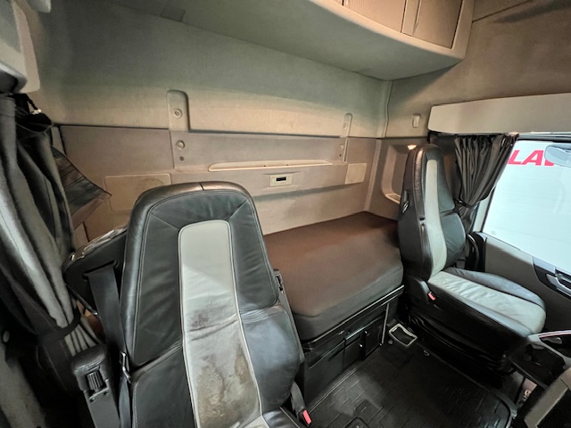 Volvo FH 500 6×2 Sleeper Cab Tractor Unit PTO