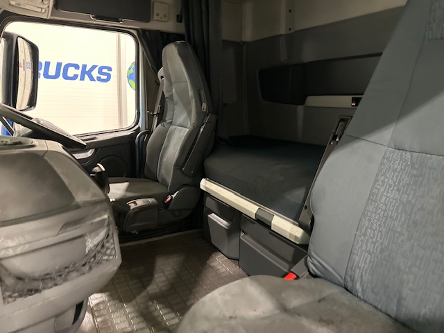 Volvo FH 460 6×2 Sleeper Cab Tractor Unit